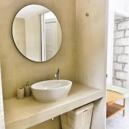 Holiday home Prosilion Stone House Argilia