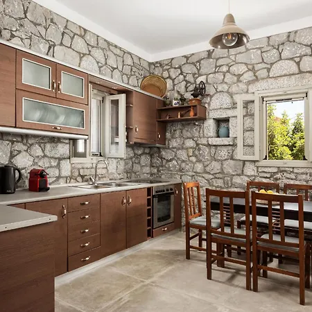 Feriehus Prosilion Stone House