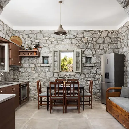 Feriehus Prosilion Stone House Argilia