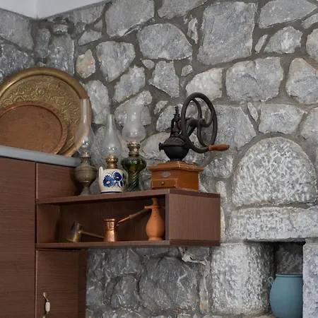 Feriehus Prosilion Stone House *